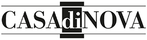 Schlichtes Logo mit dem Text "CASA di NOVA" in einer eleganten Schriftart.